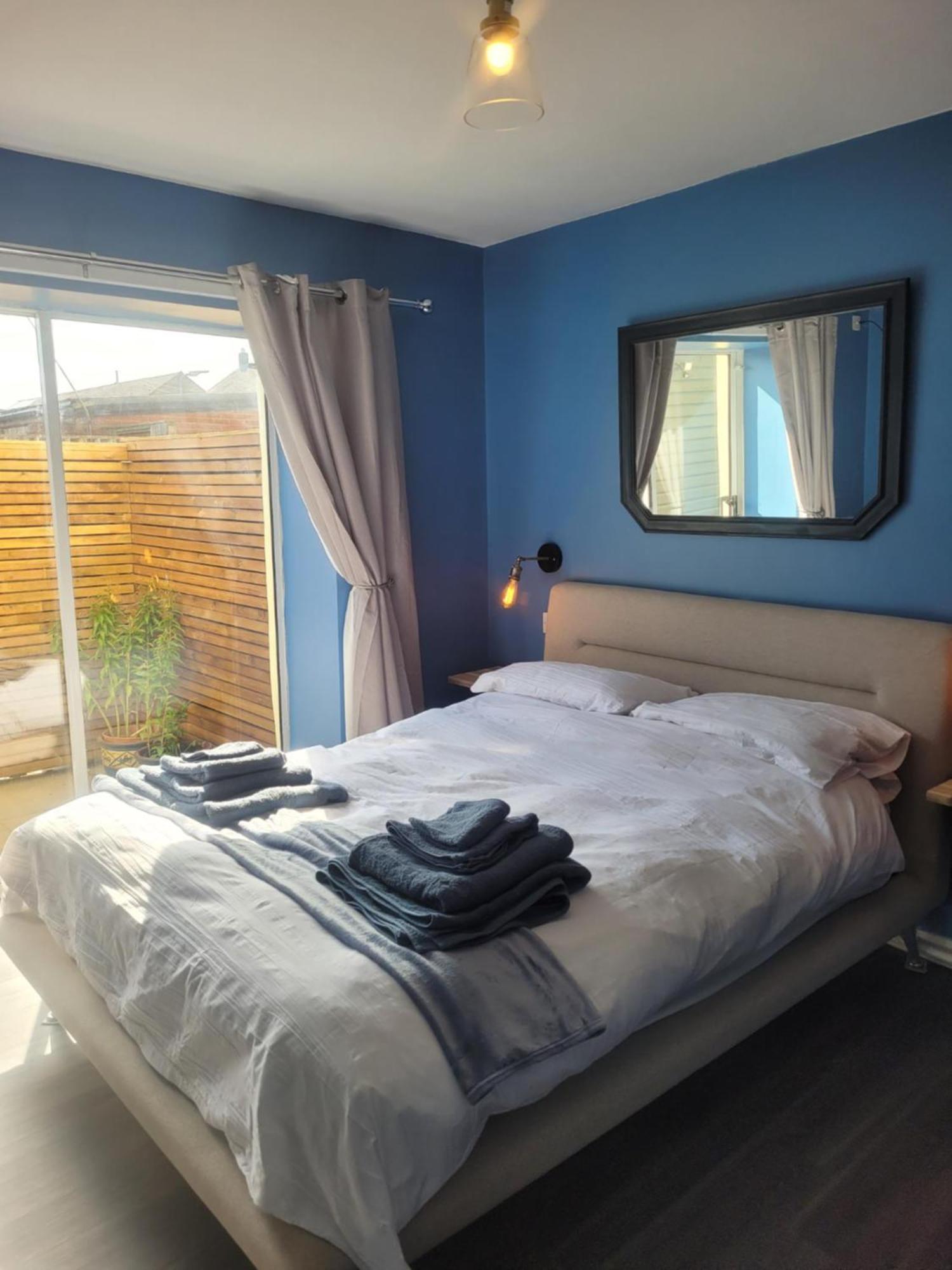 Harbour Retreats Guest house *
